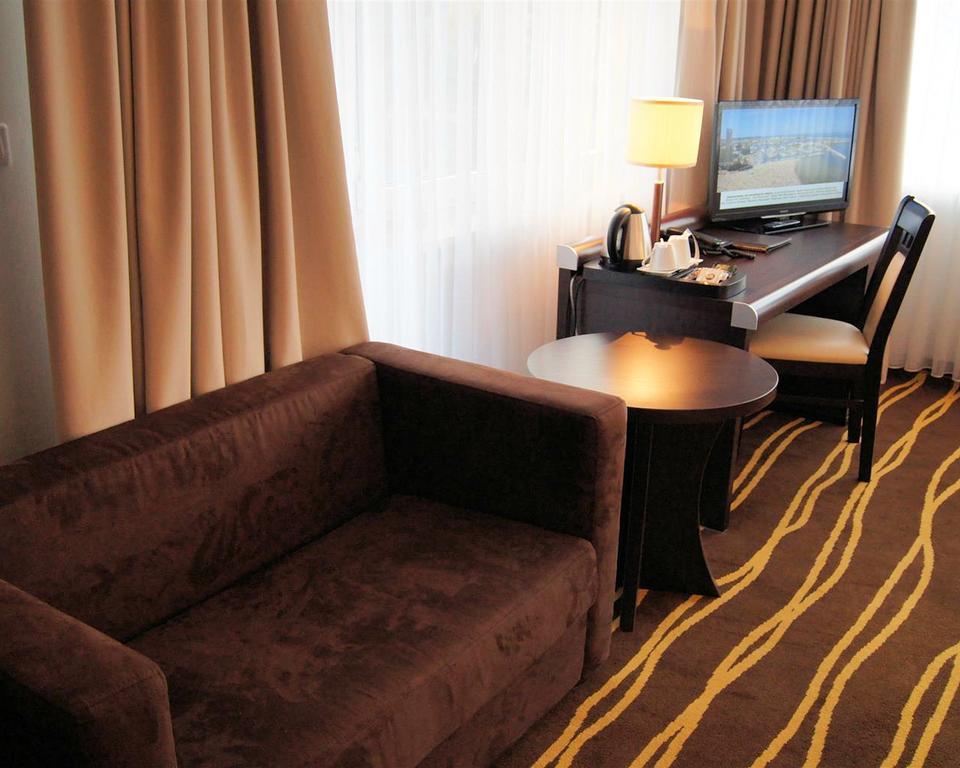 Hotel Business Faltom Gdynia Rumia Eksteriør billede