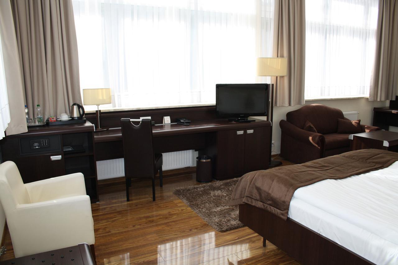 Hotel Business Faltom Gdynia Rumia Eksteriør billede